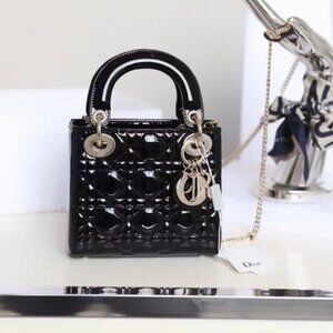 Classic DIOR Bag: A Stylish and Versatile Choice for Elegance